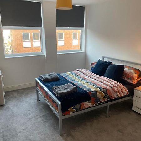 #0202 One Bedroom Serviced Apartment-Free Parking Дербі Екстер'єр фото